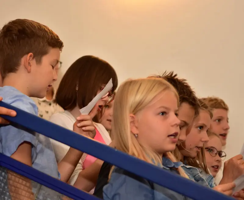 Primáni mají za sebou uvítací rituál "Ručičky"