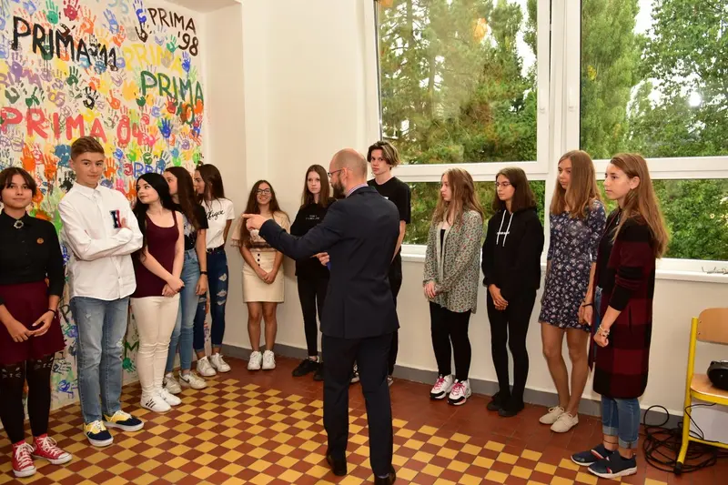 Studenti 1.ročníku zanechali první den ve škole svůj nepřehlédnutelný otisk
