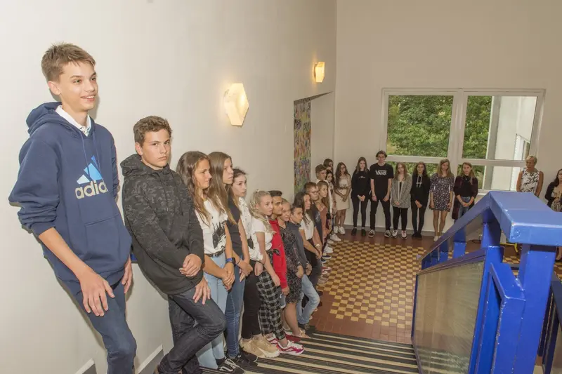 Studenti 1.ročníku zanechali první den ve škole svůj nepřehlédnutelný otisk