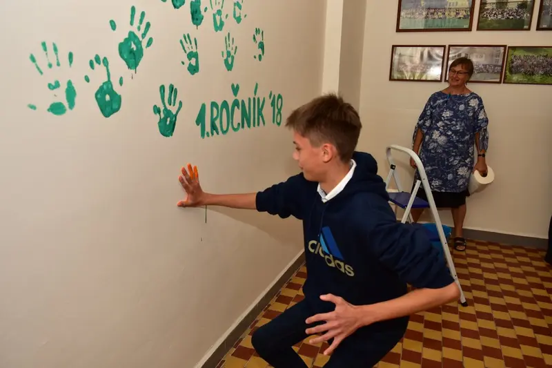 Studenti 1.ročníku zanechali první den ve škole svůj nepřehlédnutelný otisk