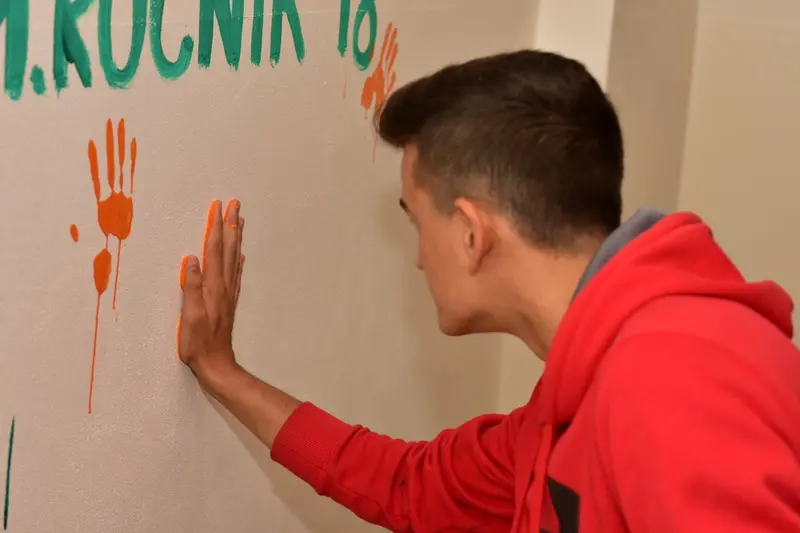 Studenti 1.ročníku zanechali první den ve škole svůj nepřehlédnutelný otisk