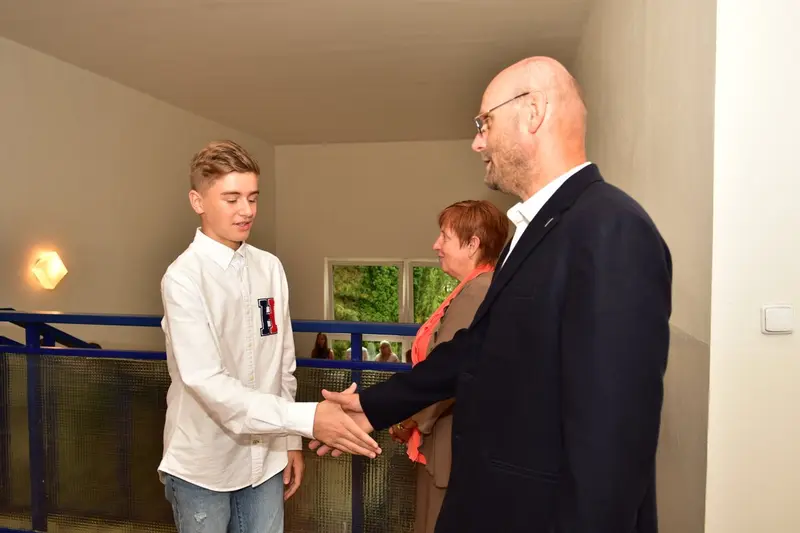 Studenti 1.ročníku zanechali první den ve škole svůj nepřehlédnutelný otisk