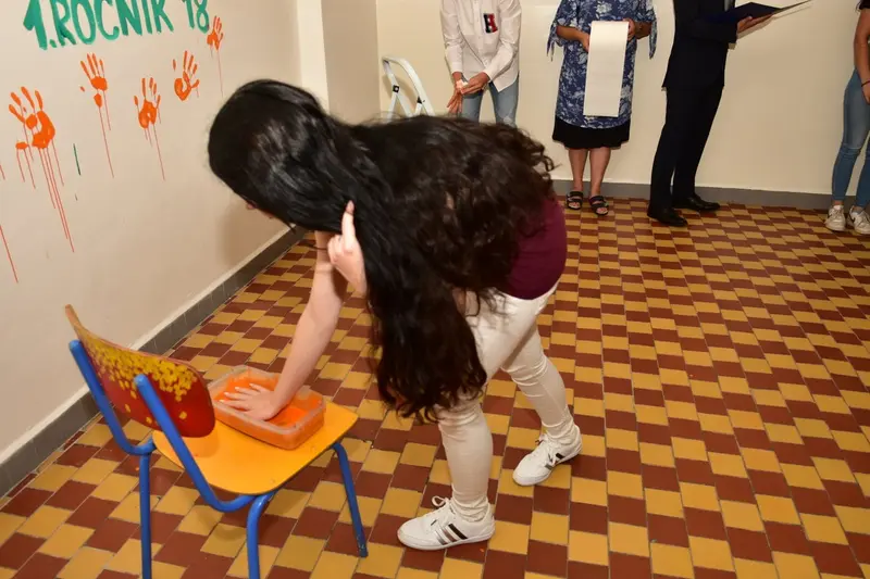 Studenti 1.ročníku zanechali první den ve škole svůj nepřehlédnutelný otisk