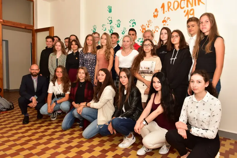 Studenti 1.ročníku zanechali první den ve škole svůj nepřehlédnutelný otisk