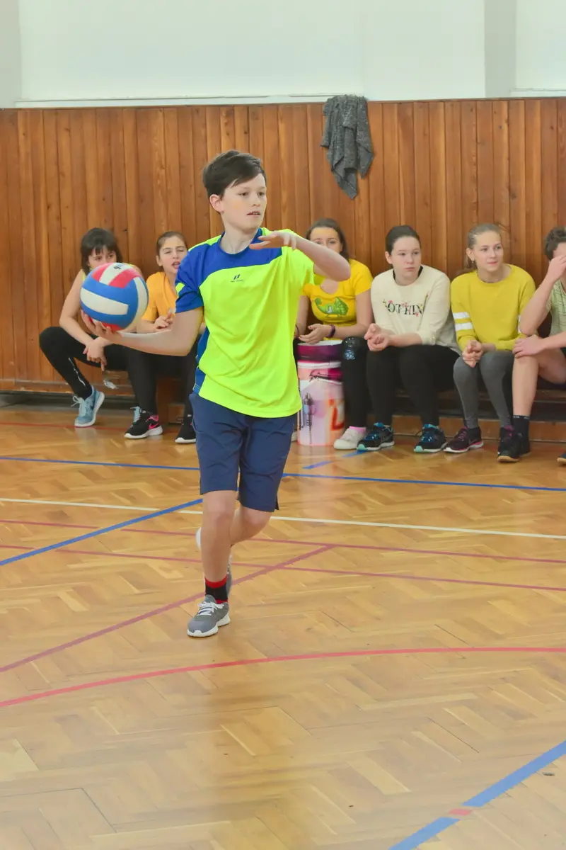Vánoční turnaj ve volejbale a vybíjené