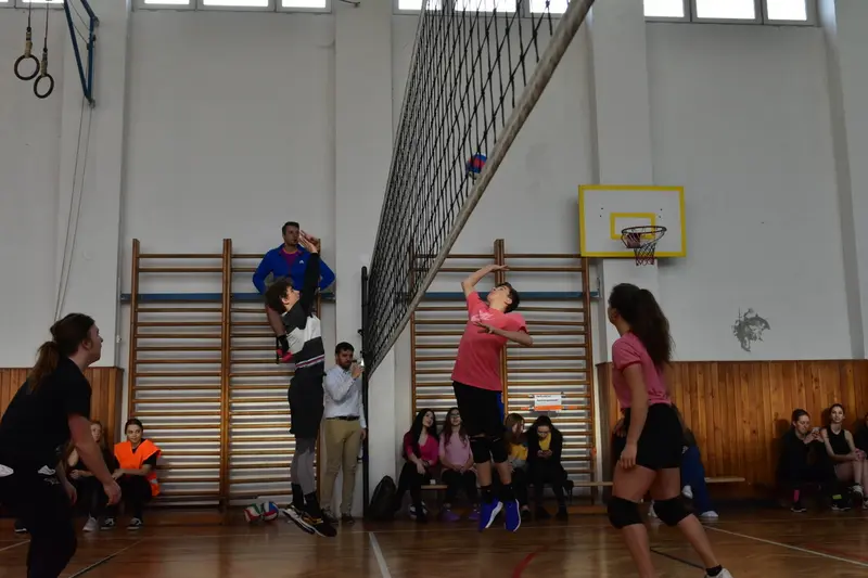 Vánoční turnaj ve volejbale a vybíjené