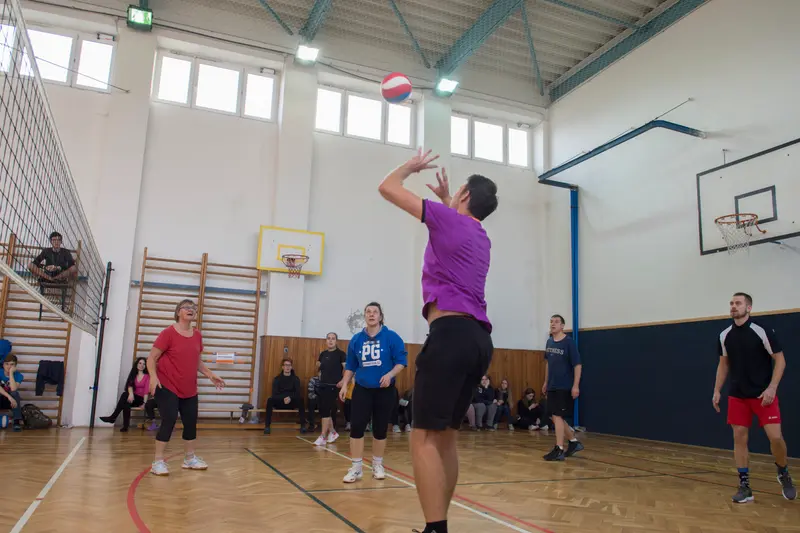 Vánoční turnaj ve volejbale a vybíjené