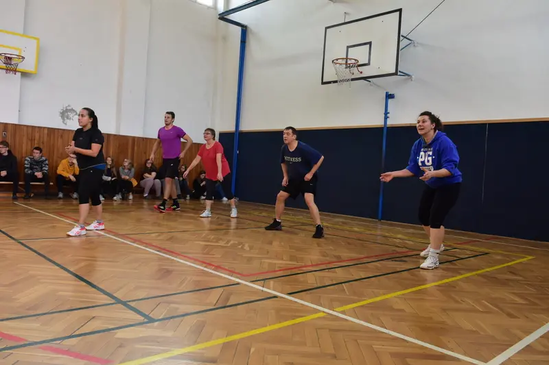 Vánoční turnaj ve volejbale a vybíjené