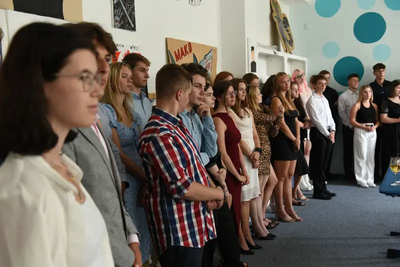 SLAVNOSTNÍ RAUT MATURITNÍCH ROČNÍKŮ