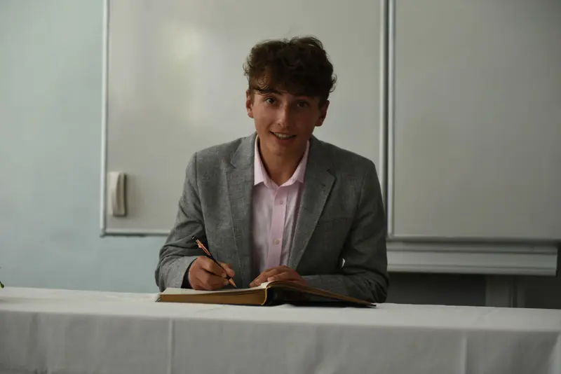 SLAVNOSTNÍ RAUT MATURITNÍCH ROČNÍKŮ
