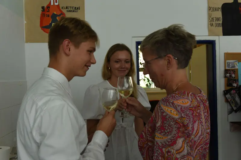 SLAVNOSTNÍ RAUT MATURITNÍCH ROČNÍKŮ