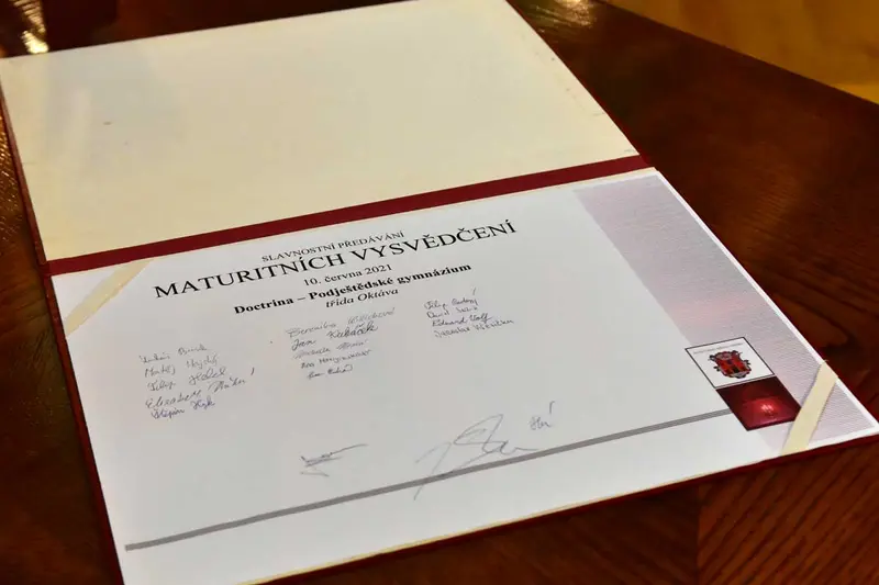 Předávání maturitních vysvědčení