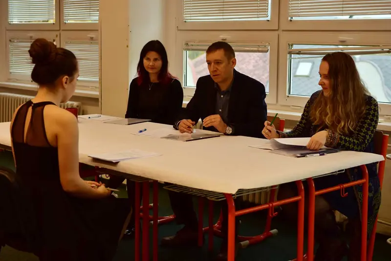 Obhajoby projektů v septimě a III. ročníku