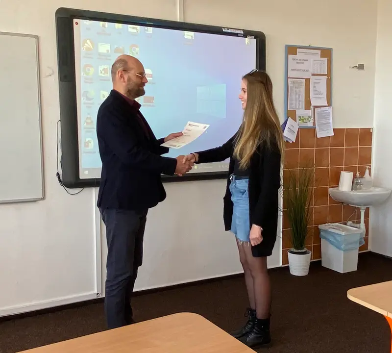 Předávání FCE a CAE certifikátů