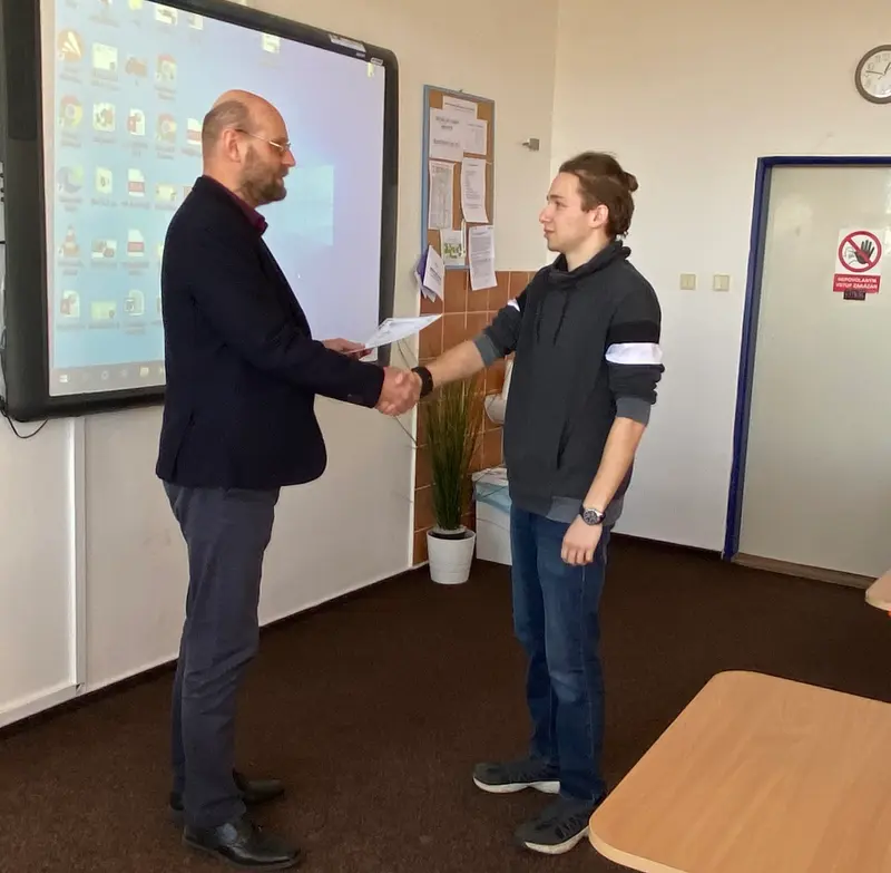Předávání FCE a CAE certifikátů