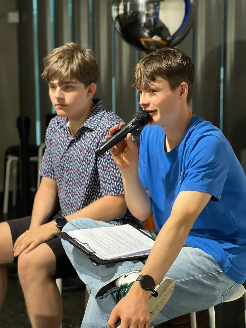 Fyzikální vystoupení kvinty po primu