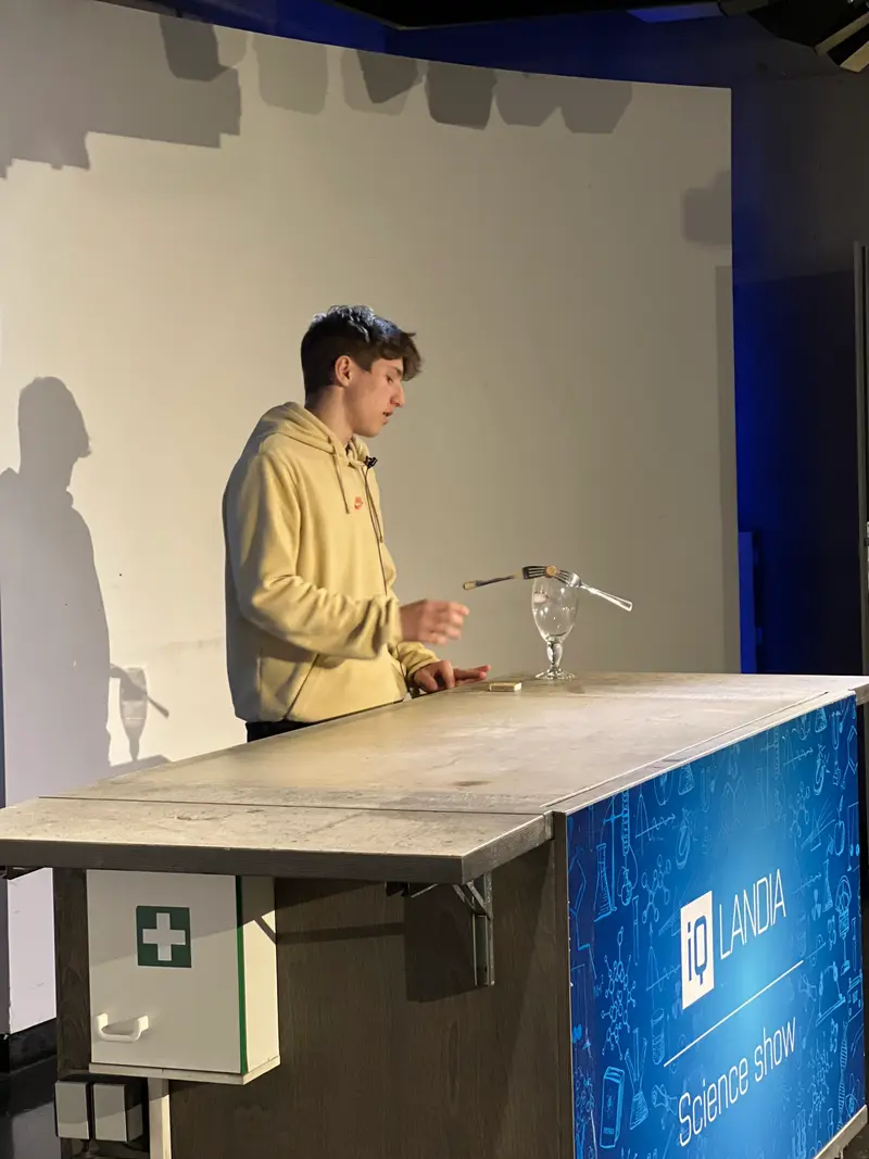 Fyzikální vystoupení kvinty po primu