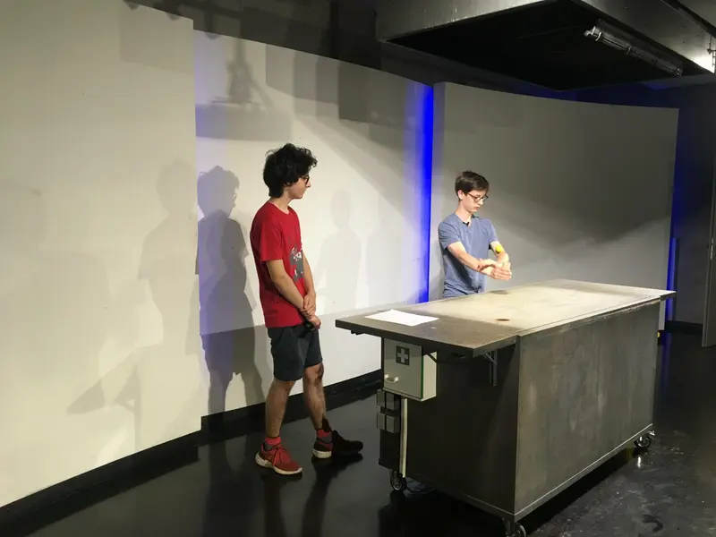 Vidět Newtonovy pohybové zákony v podání kvinty
