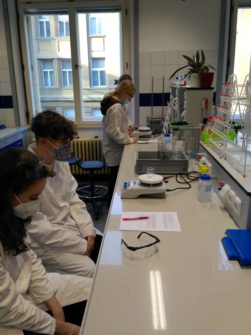Sexta v laboratořích VŠCHT