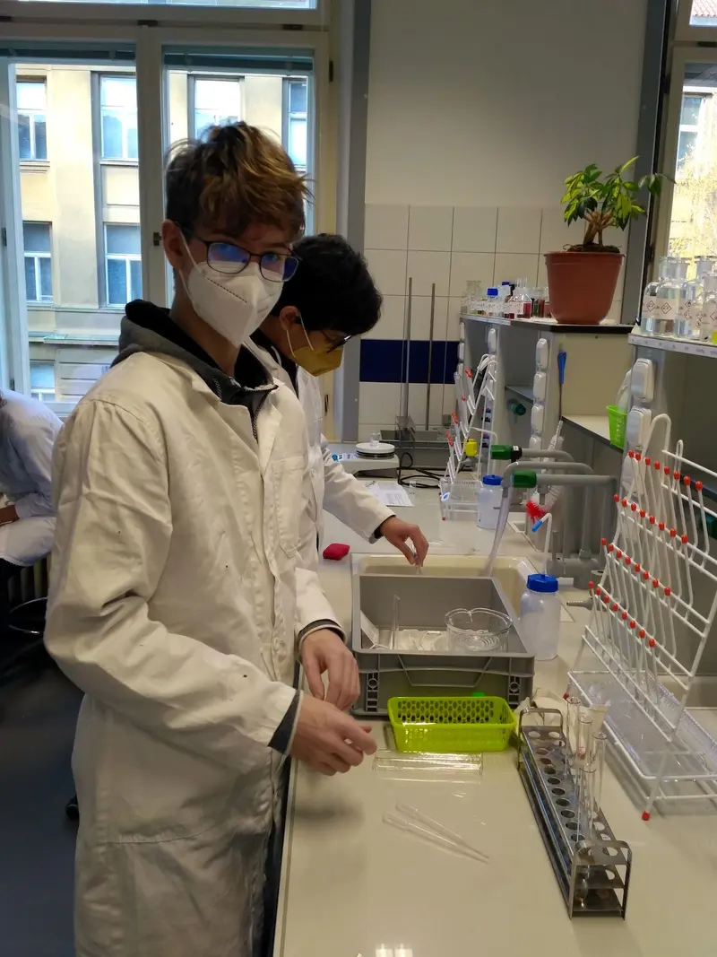 Sexta v laboratořích VŠCHT