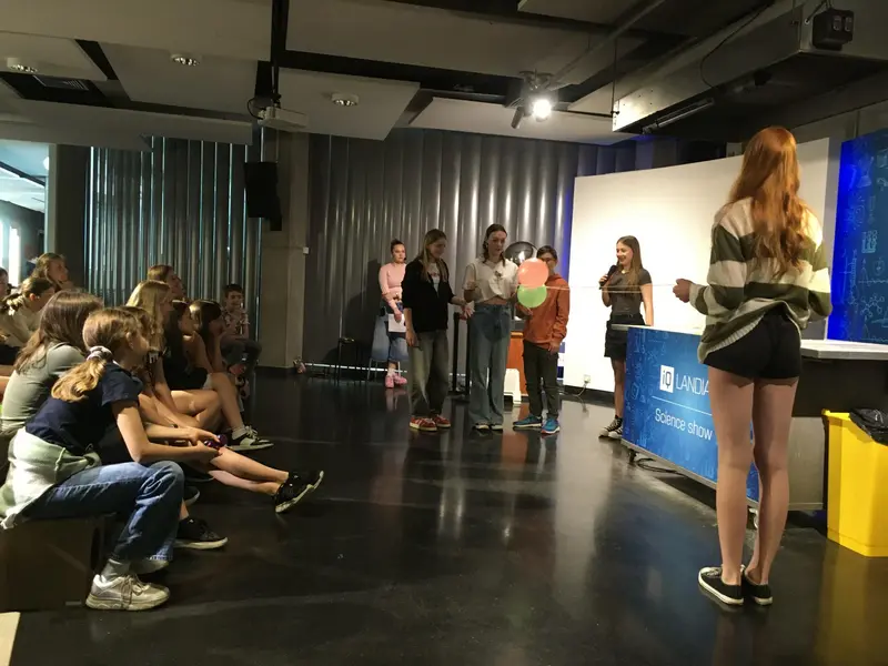 Vystoupení kvinty pro primu v iQlandii