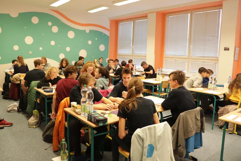 ÚSPĚCH NAŠICH STUDENTŮ NA MATEMATICKO-FYZIKÁLNÍ SOUTĚŽI DRUŽSTEV NÁBOJ JUNIOR