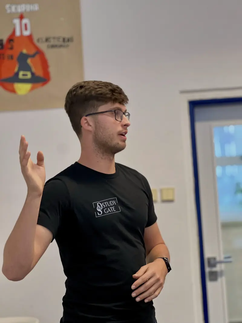 NÁŠ ABSOLVENT O STUDIU V USA