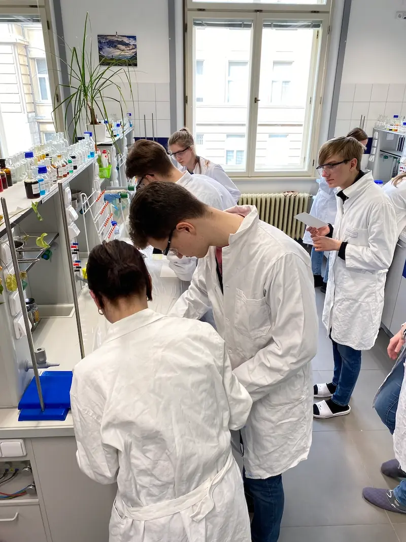 II. ročník v laboratořích VŠCHT