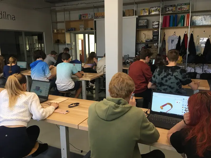 Kvinta v dílně iQFABLAB
