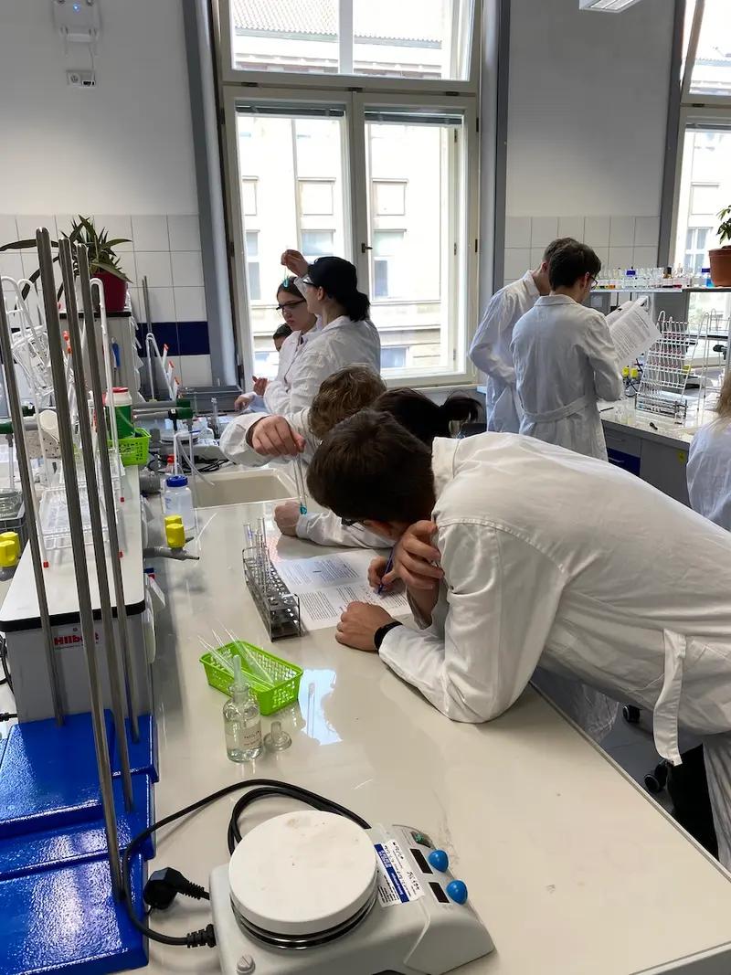 II. ročník v laboratořích VŠCHT