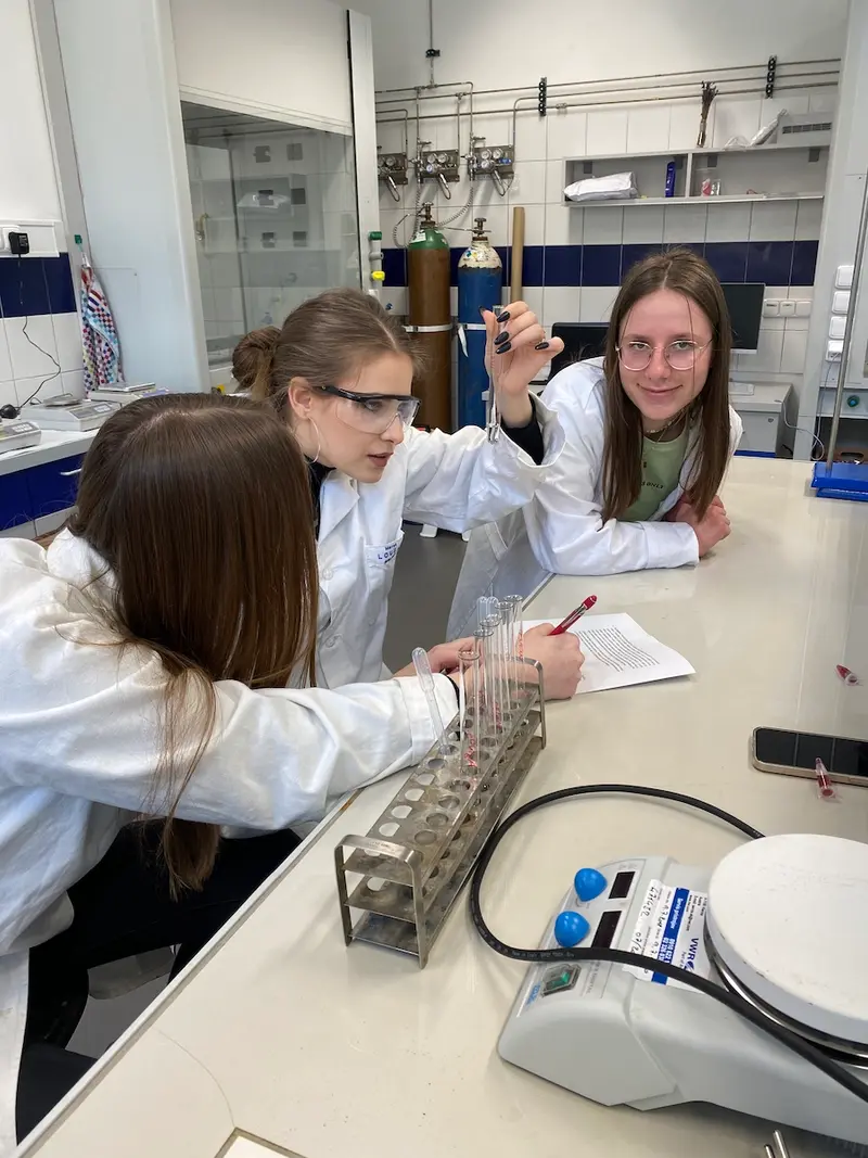 II. ročník v laboratořích VŠCHT