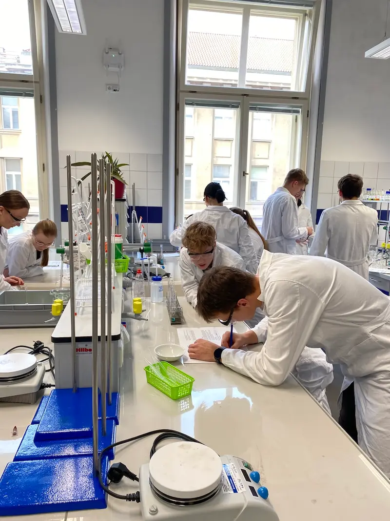 II. ročník v laboratořích VŠCHT