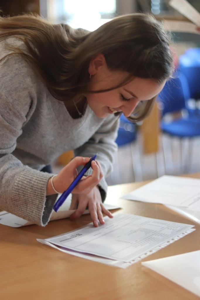 Předávání FCE certifikátů oktavánům