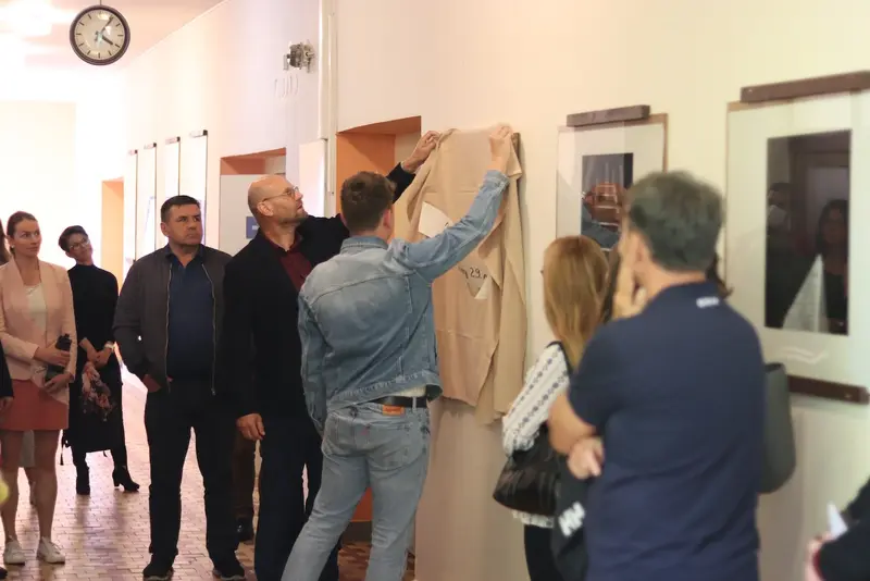 VERNISÁŽ VÝSTAVY V GALERII NA CHODBĚ