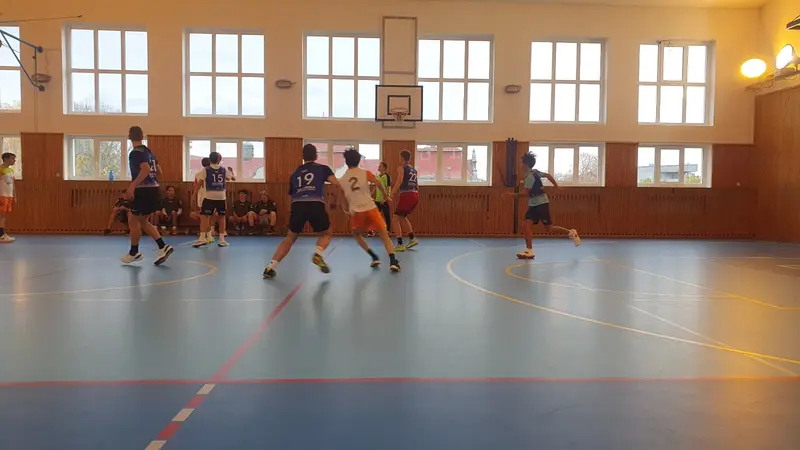 Základní kolo v basketbalu středních škol